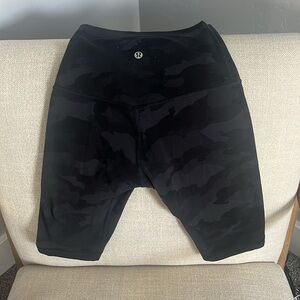 Lululemon Align High Rise Shorts 10 inches, black camouflage, Size 4